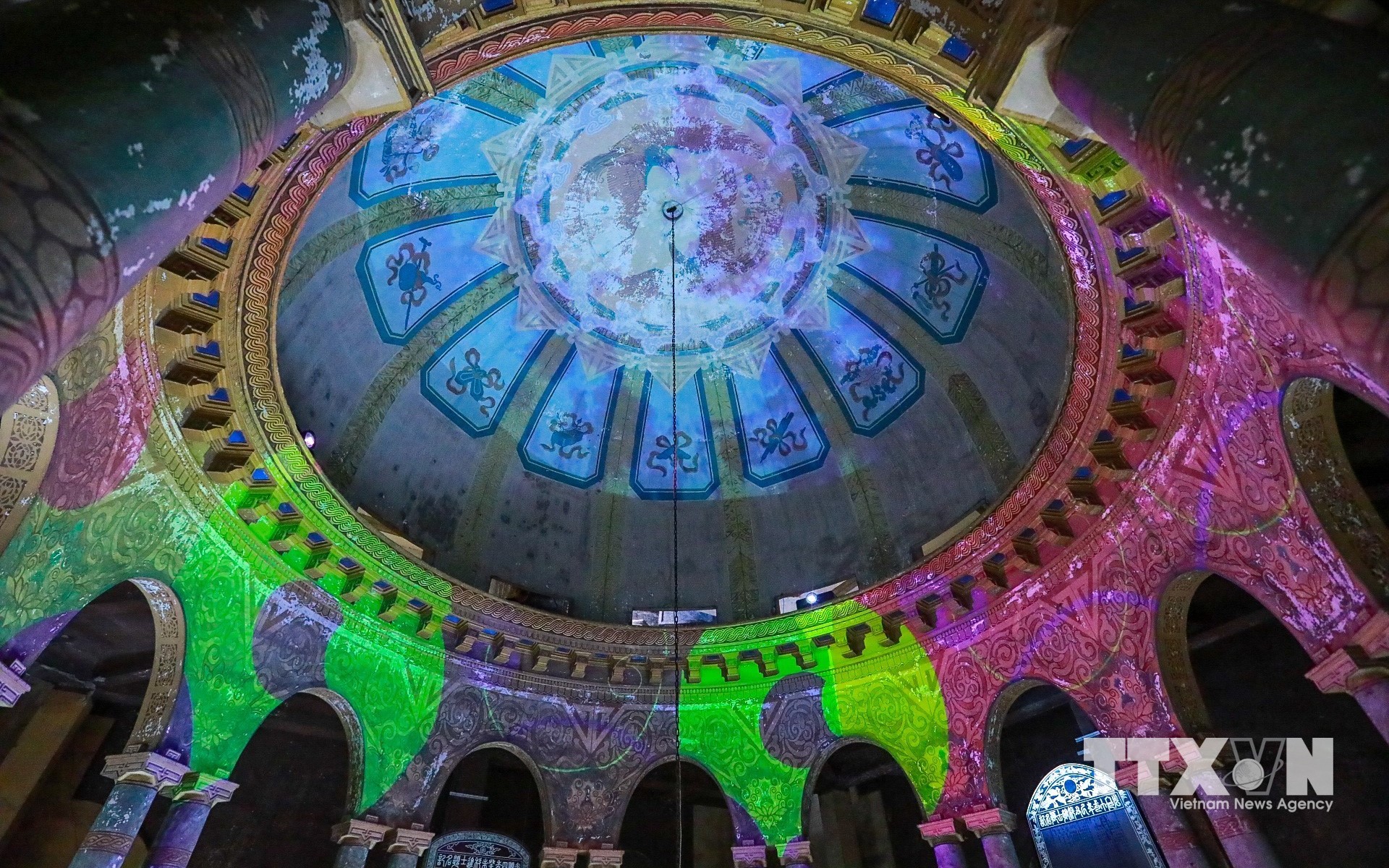 Một trong những điểm nhấn nữa là các tác phẩm video mapping trong triển lãm. (Ảnh: Khánh Hoà/ TTXVN)